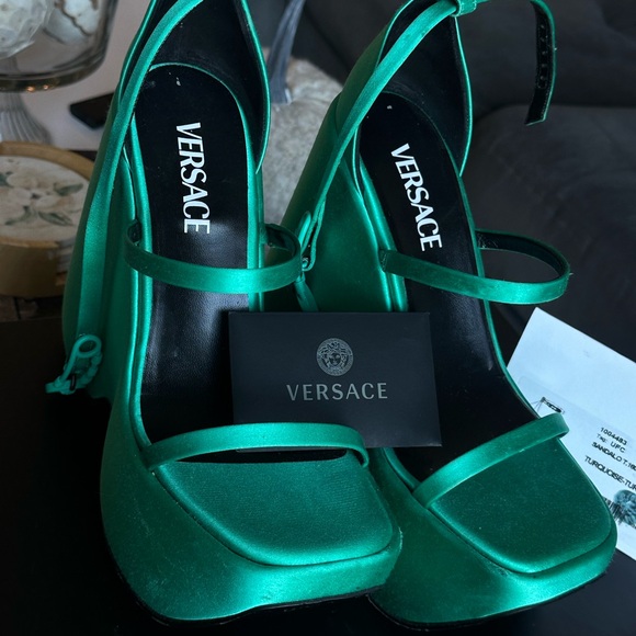 VERSACE Silk-blend satin heeled sandals in Emerald Green - Picture 4 of 4